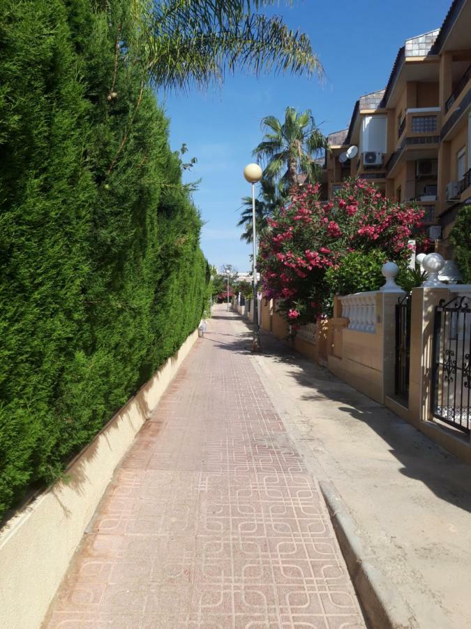 Punta Prima Pleasure With Private Parking In A Gated Community Close To The Beach Torrevieja Exterior foto